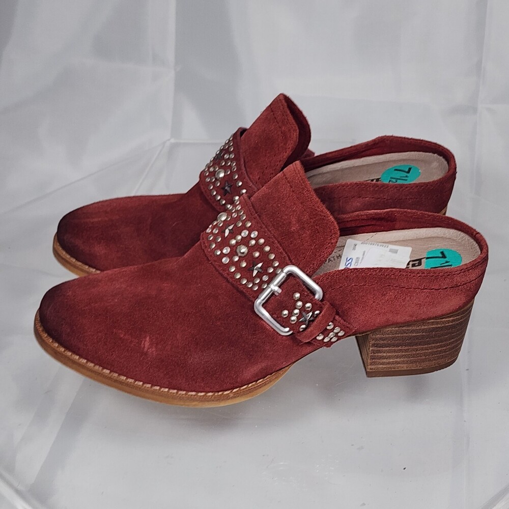 Earth Denton Garnet 7.5 Silver Red Suede Studded Slip On Mules/Clog/Heels/Bootie